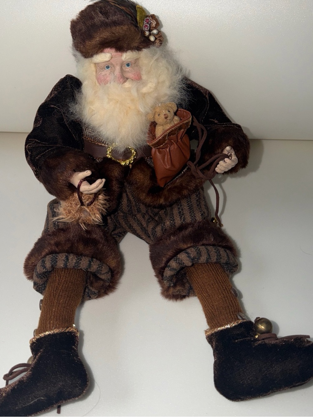 LARGE  SHELF SITTER Santa-Like Man Christmas Style -SITTING GREAT CONDITION  VTG